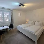 Fruehstueckspension מלון