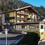 Fruehstueckspension מלון